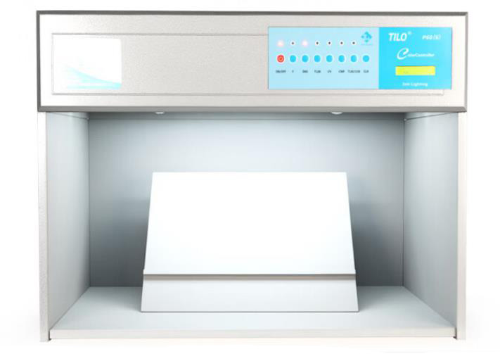 标准光源箱中哪些标准光源与D65光源类似？